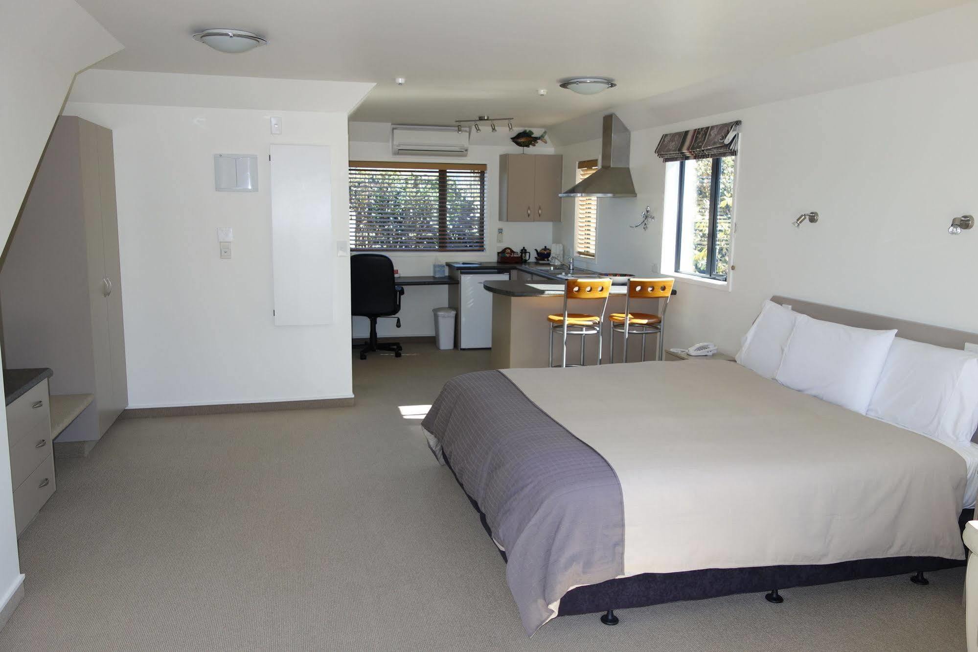 Avalon Manor Motel Мотуэка Экстерьер фото